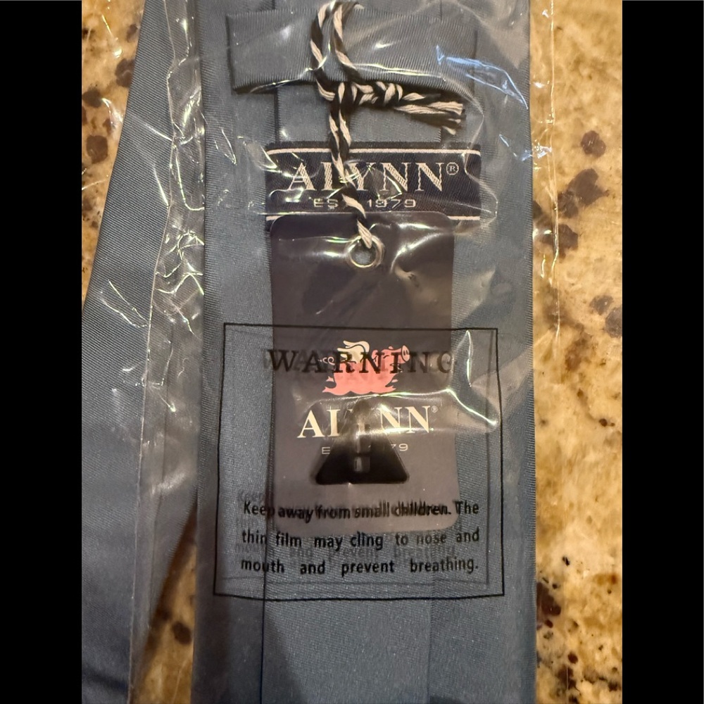 Altnn silk tie. beautiful blue color